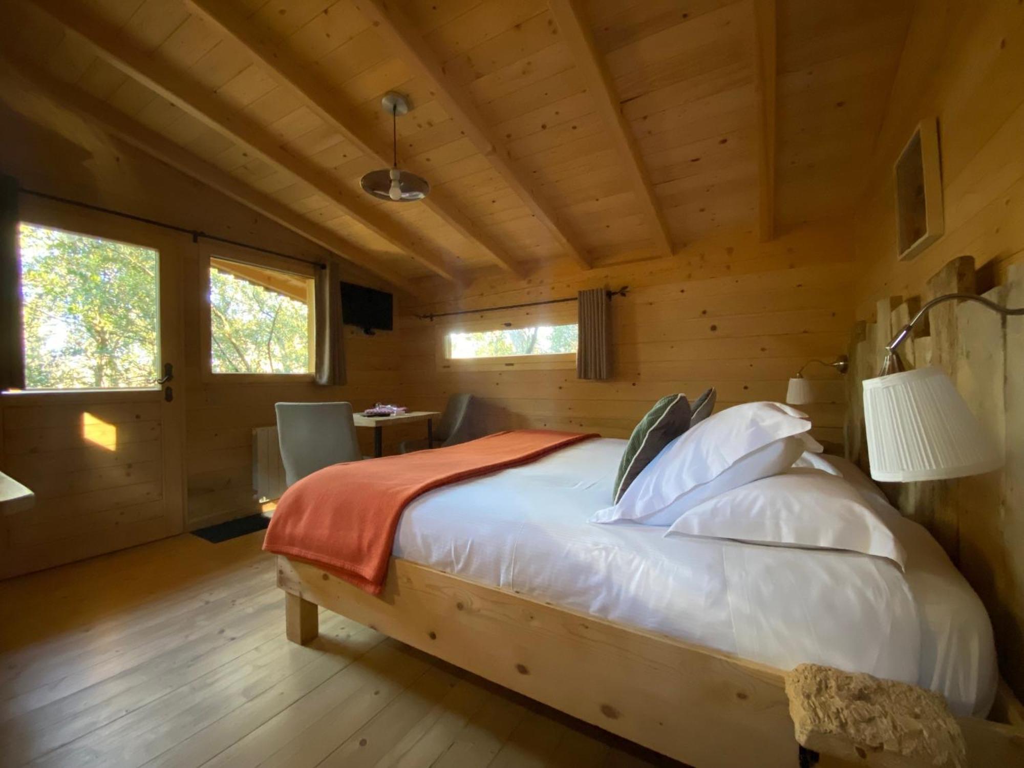 Les Cabanes Dans Les Bois Logis Hotel Villedubert Екстериор снимка