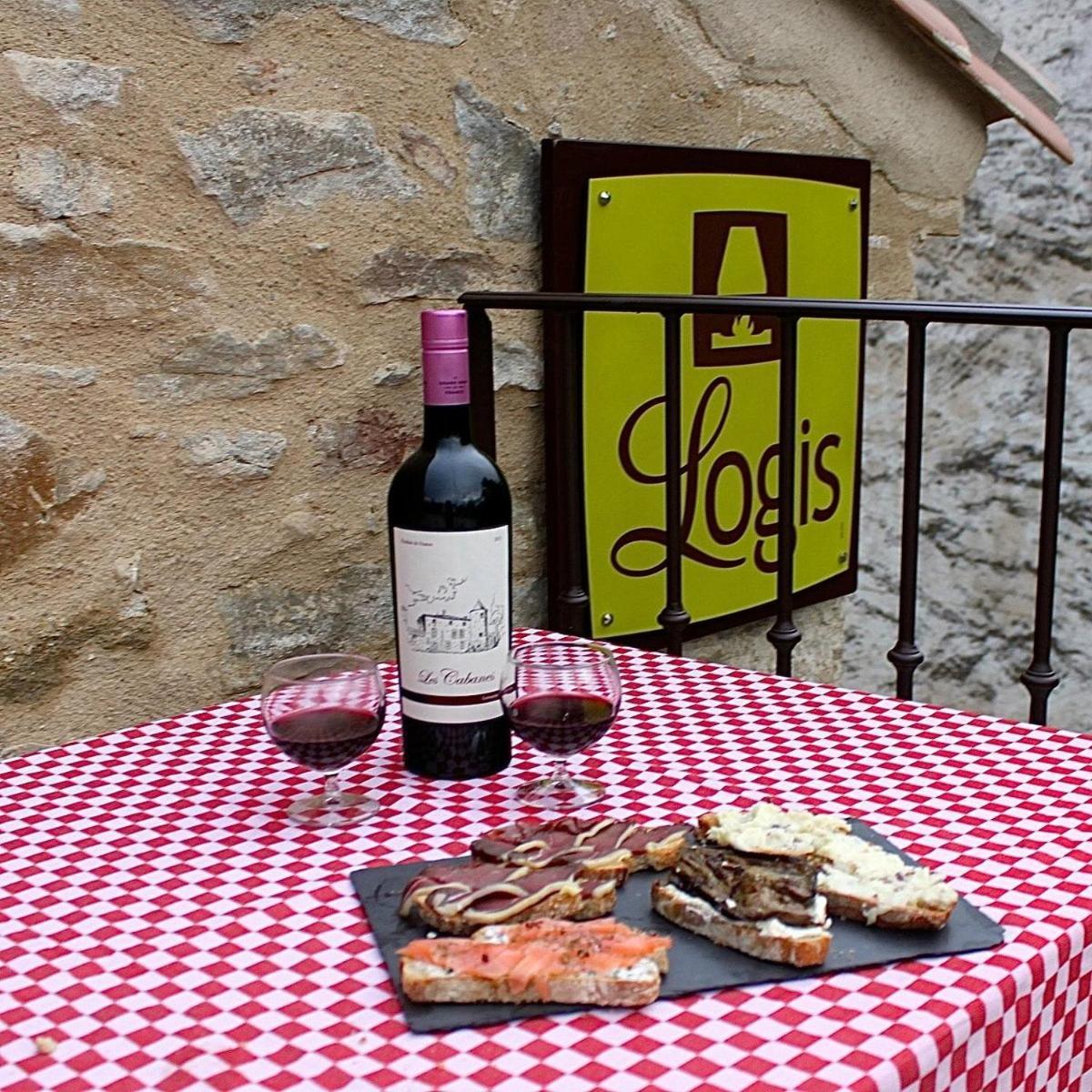 Les Cabanes Dans Les Bois Logis Hotel Villedubert Екстериор снимка