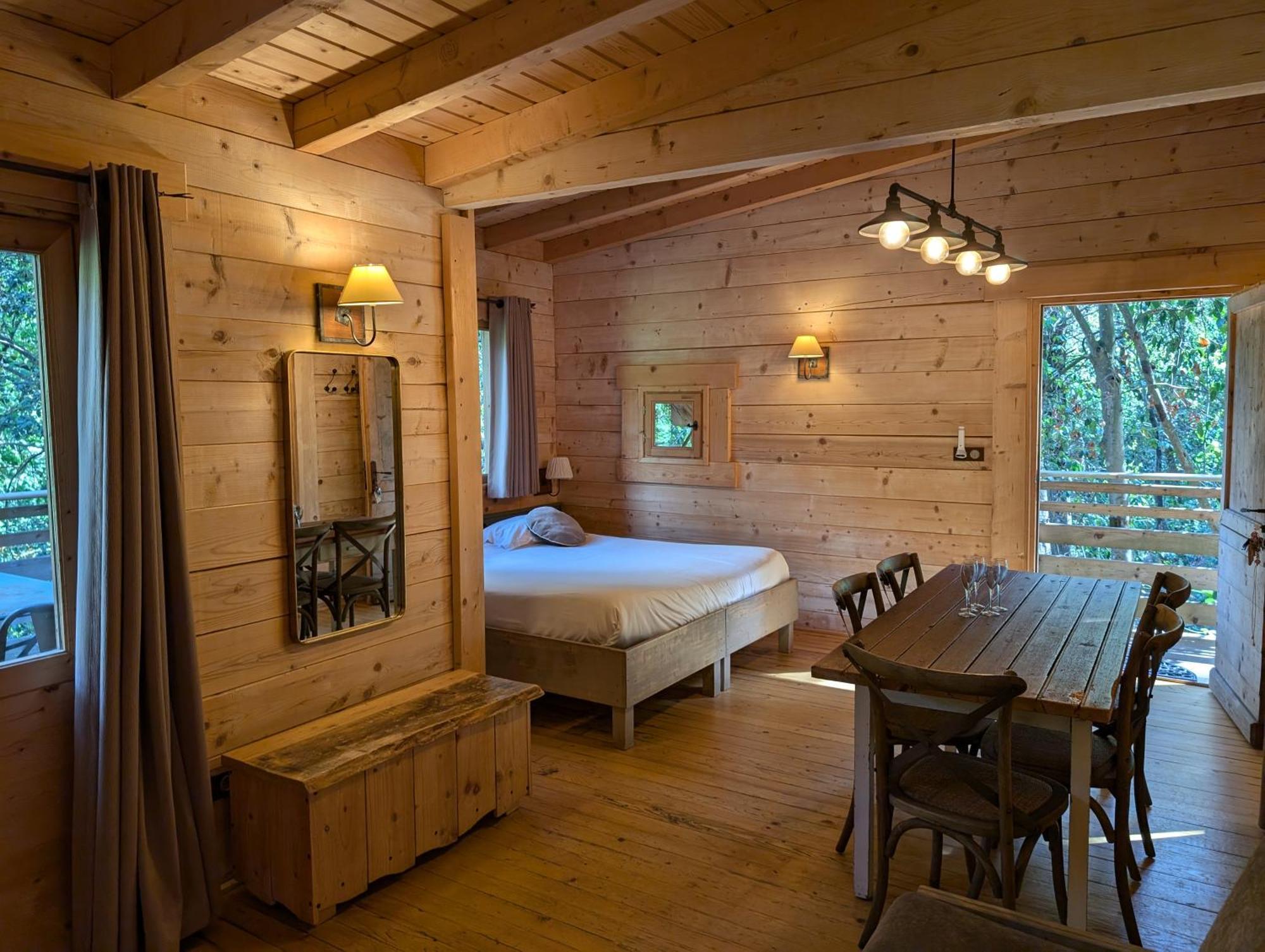 Les Cabanes Dans Les Bois Logis Hotel Villedubert Екстериор снимка