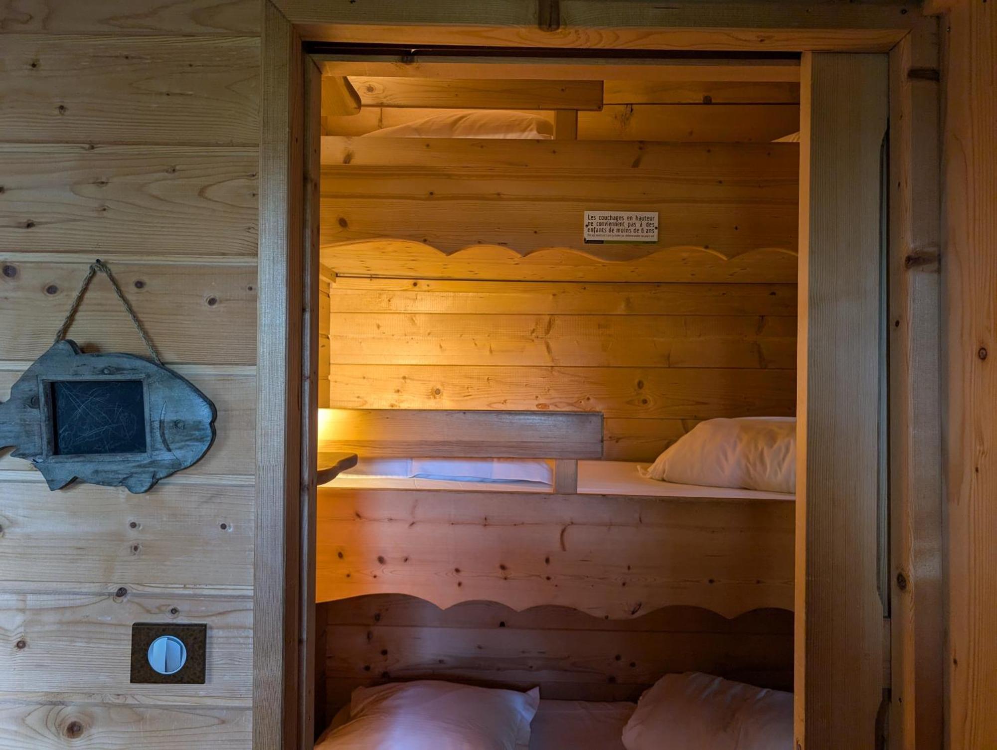 Les Cabanes Dans Les Bois Logis Hotel Villedubert Екстериор снимка