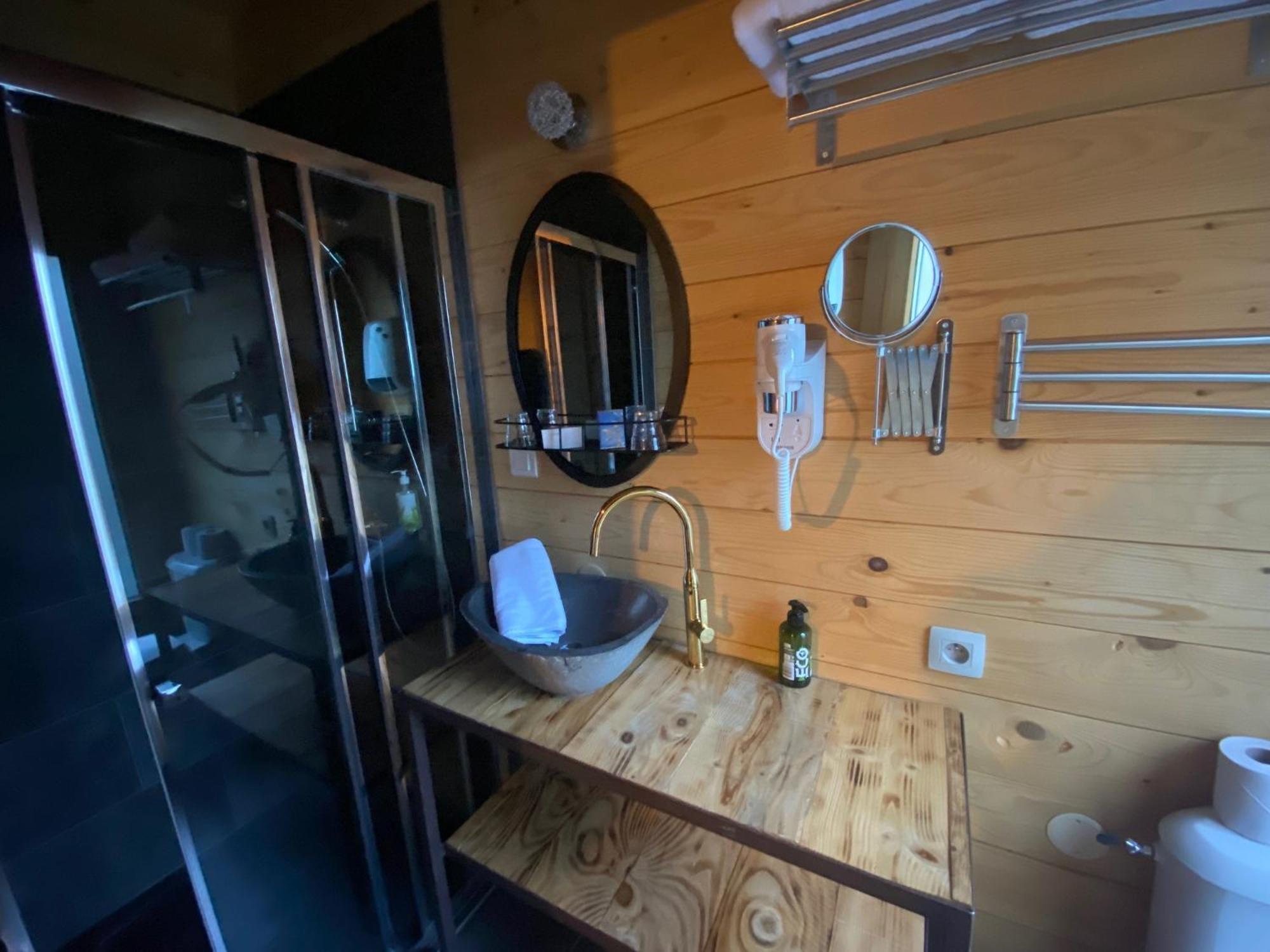 Les Cabanes Dans Les Bois Logis Hotel Villedubert Екстериор снимка