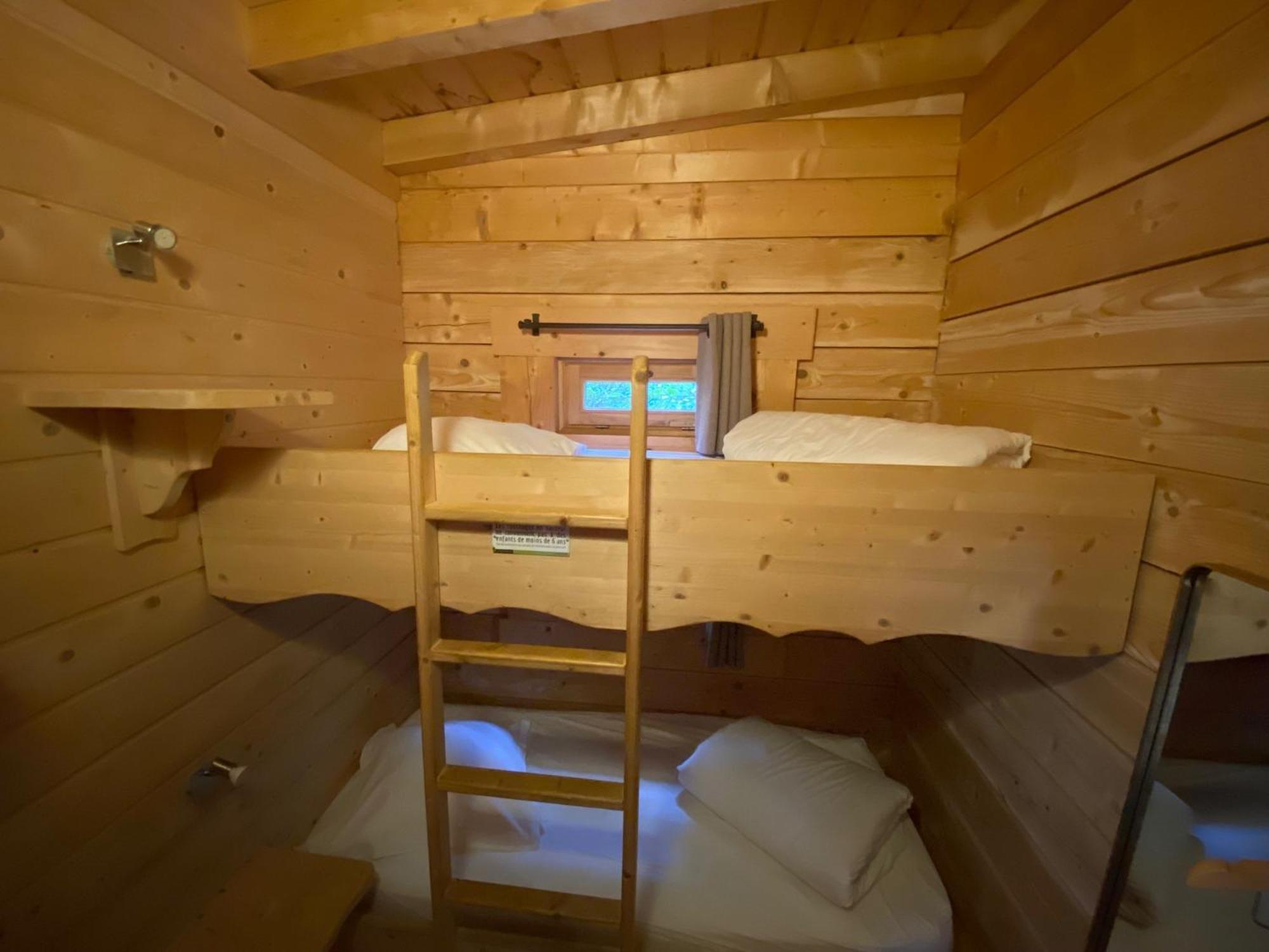 Les Cabanes Dans Les Bois Logis Hotel Villedubert Екстериор снимка