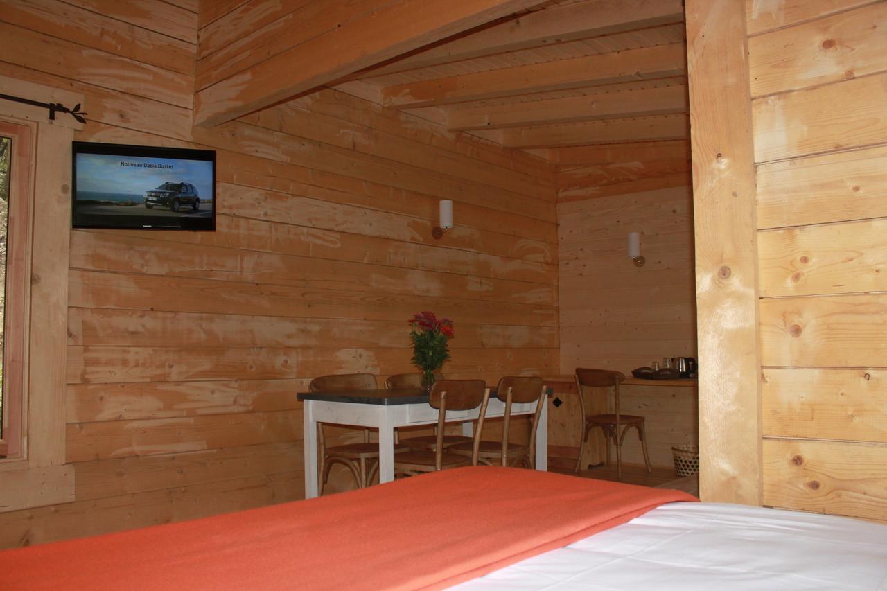 Les Cabanes Dans Les Bois Logis Hotel Villedubert Стая снимка